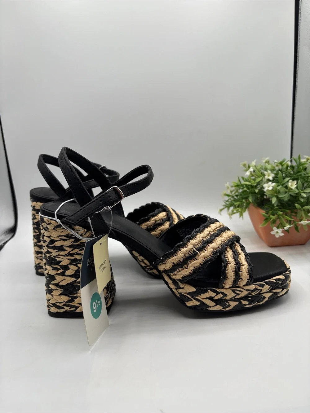 Universal Thread Black and Natural Woven Platform Heels